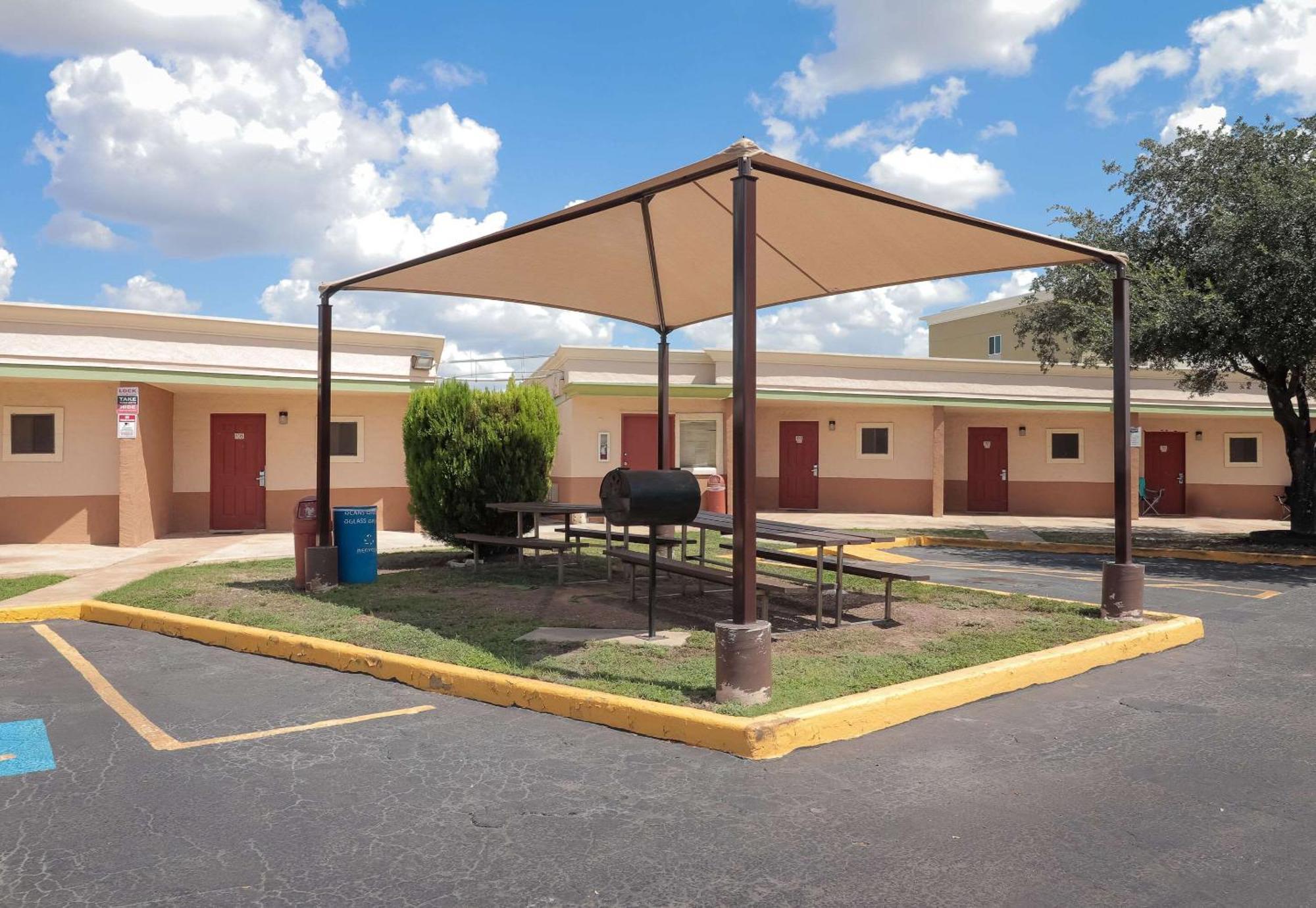 Gasthof Rodeway Lackland Afb - Seaworld San Antonio